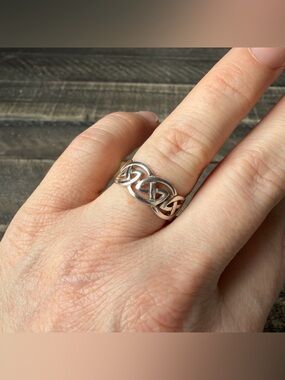 Solvar Celtic Knot Ring